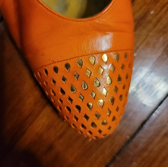 Vintage Bruno Magli Orange Low Heel Loafers with Gold Heels Sz EU 37.5/ 7 Wome - Picture 7 of 14